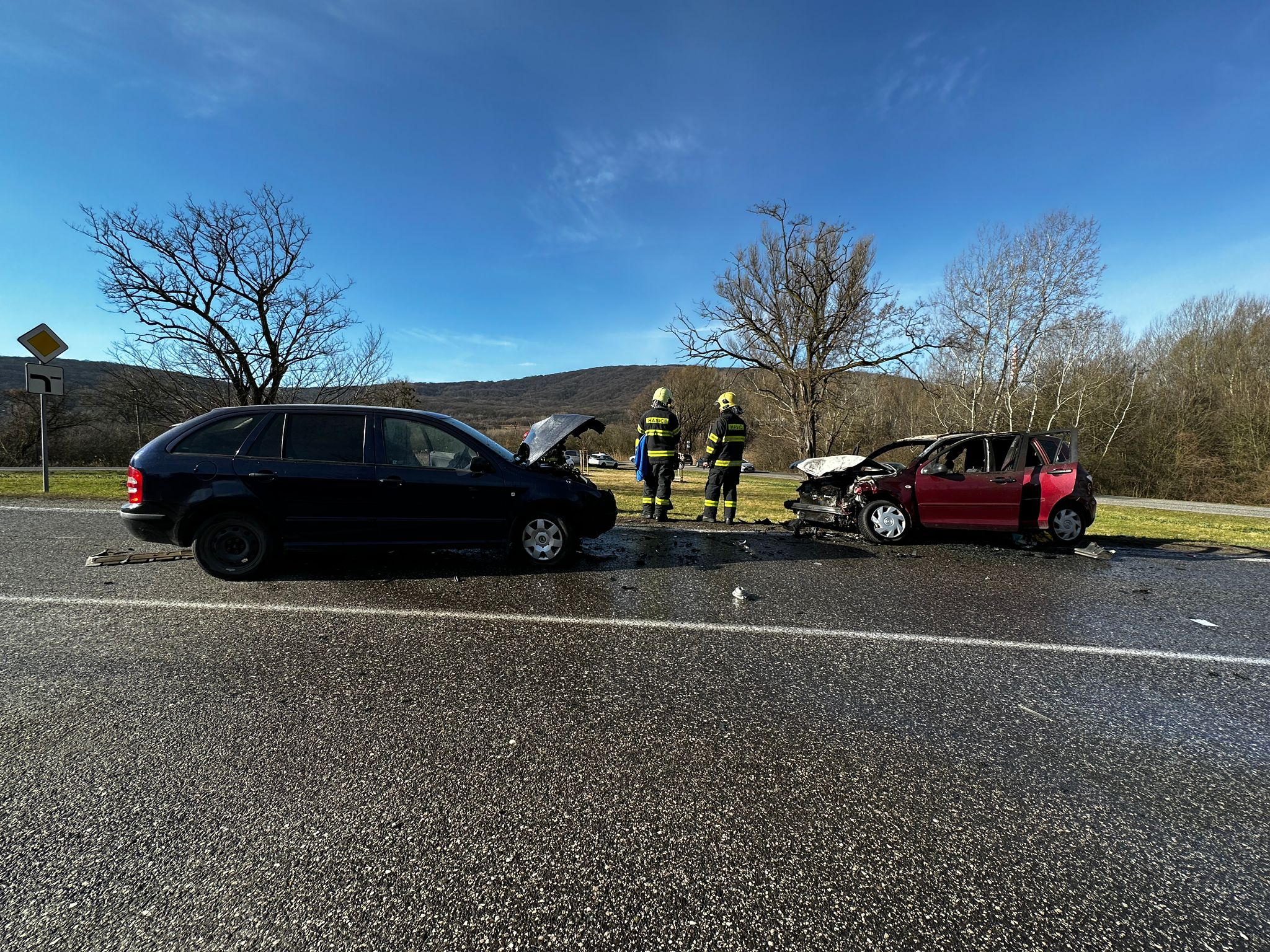 Dopravná nehoda dvoch osobných automobilov s následným požiarom